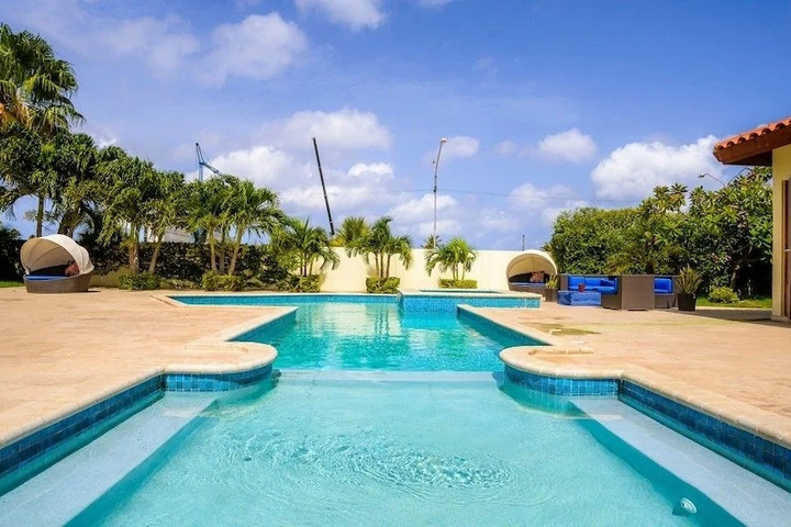 Pool 10 of 26