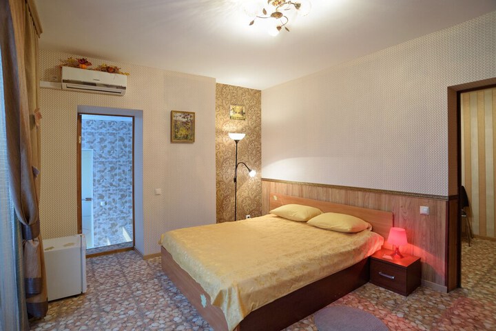 Room 18 of 97