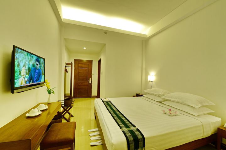 Room 7 of 80
