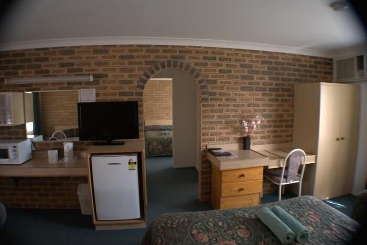 Room 18 of 38
