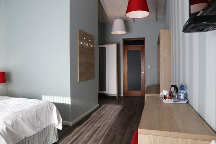 Room 6 of 43