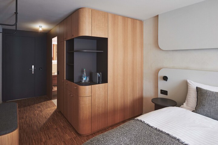 Room 22 of 111