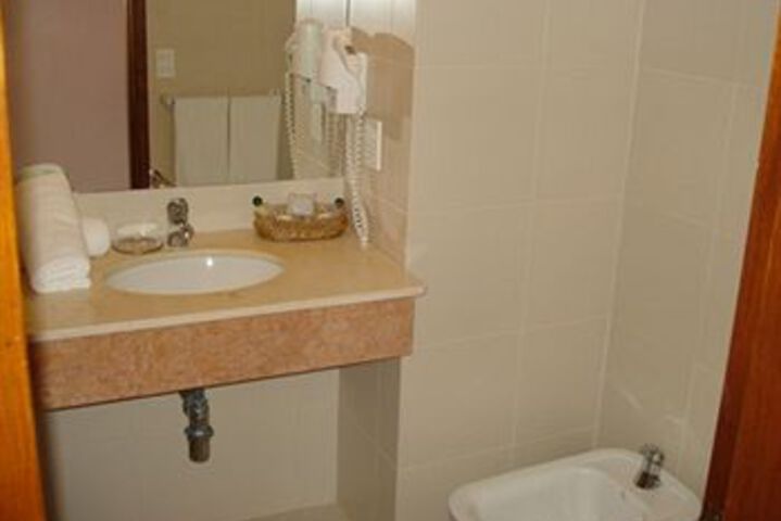Room 2 of 41