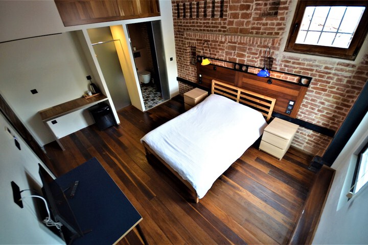 Room 16 of 40