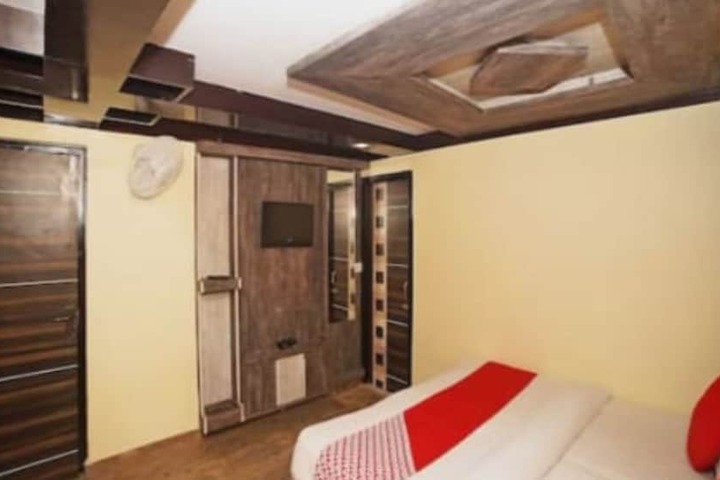 Room 5 of 11