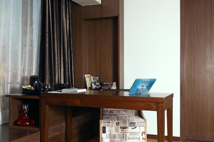 Room 6 of 55