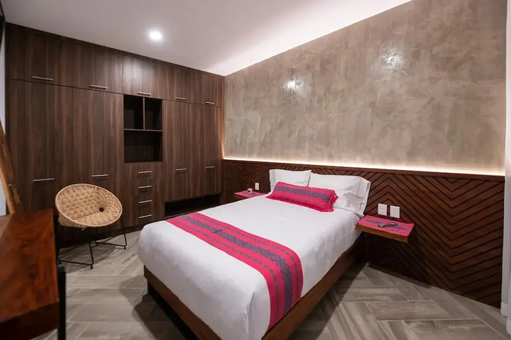 Room 7 of 25