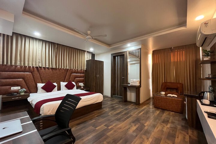 Room 10 of 38