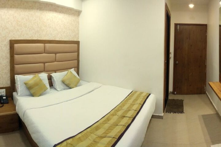 Room 18 of 28