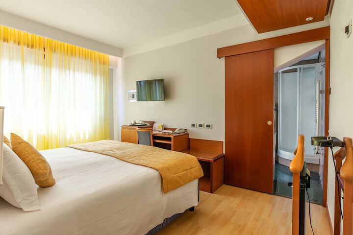 Room 80 of 173
