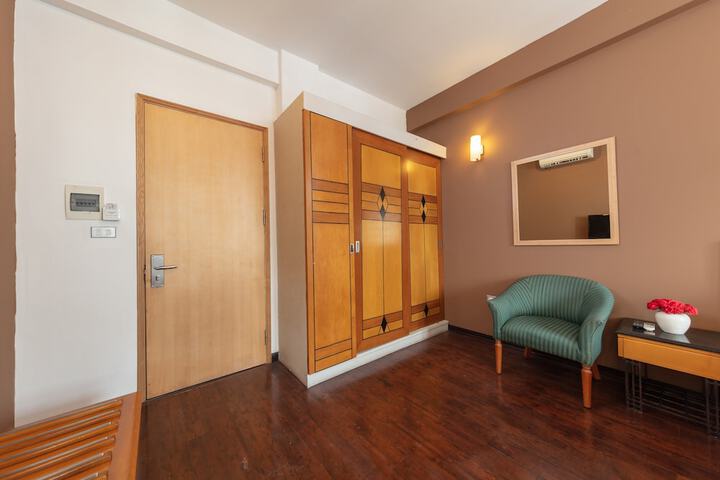 Room 12 of 86