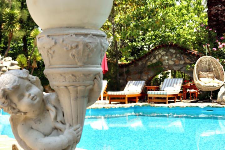 Pool 106 of 142