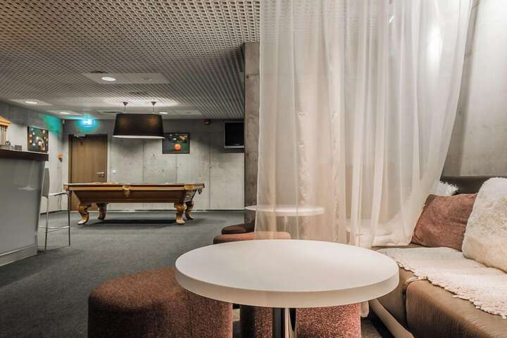 Lounge 103 of 114