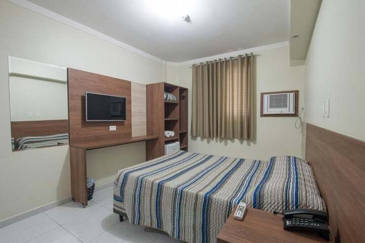 Room 4 of 12