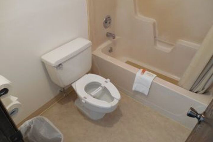 Room 4 of 98