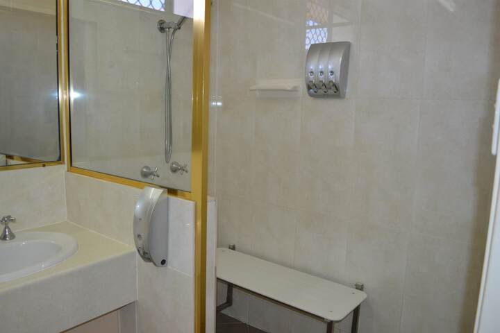 Room 4 of 61