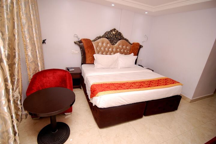 Room 20 of 99