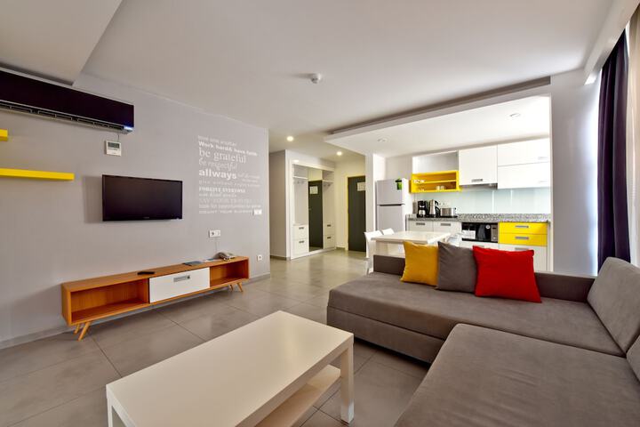 Room 8 of 32
