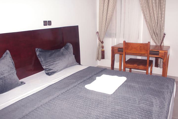 Room 5 of 27