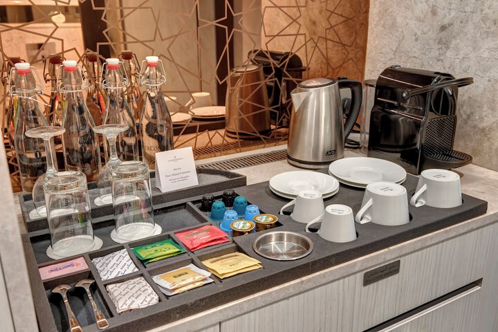Breakfast/Coffee Service 56 of 290