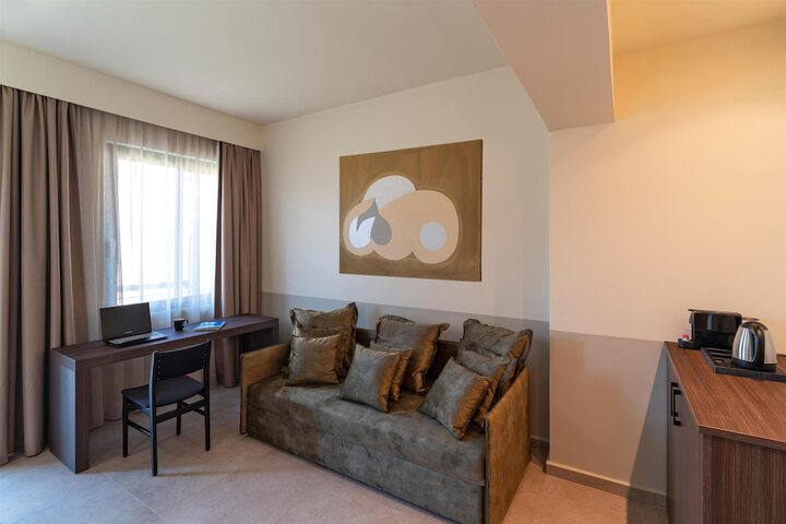 Room 5 of 78