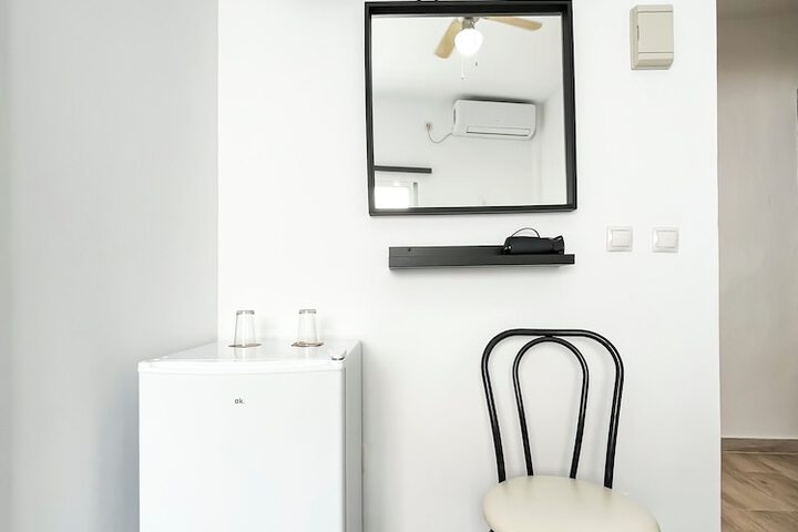 Room 8 of 48