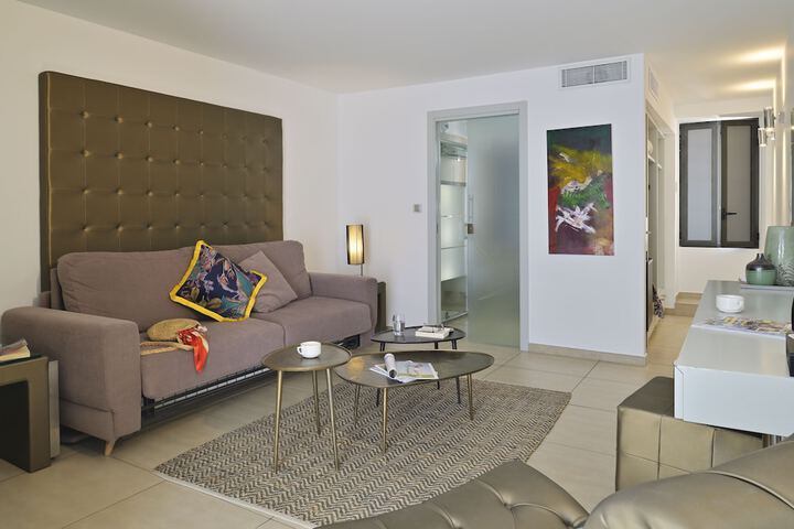 Room 5 of 72