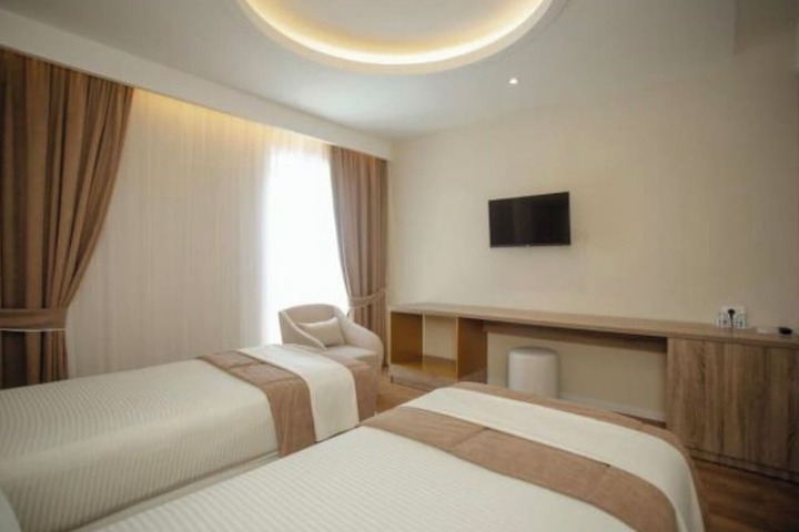 Room 8 of 70