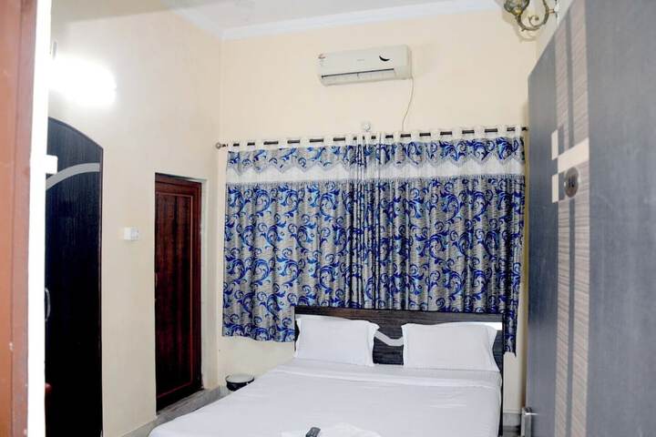 Room 5 of 28