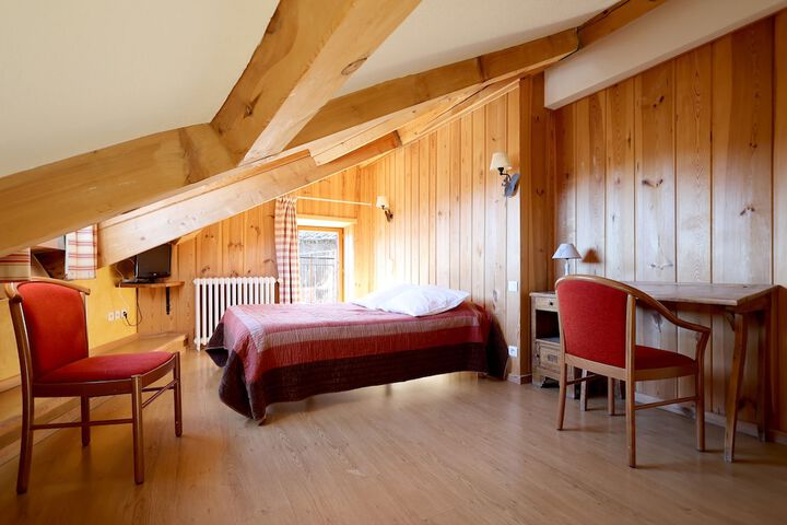Room 8 of 25