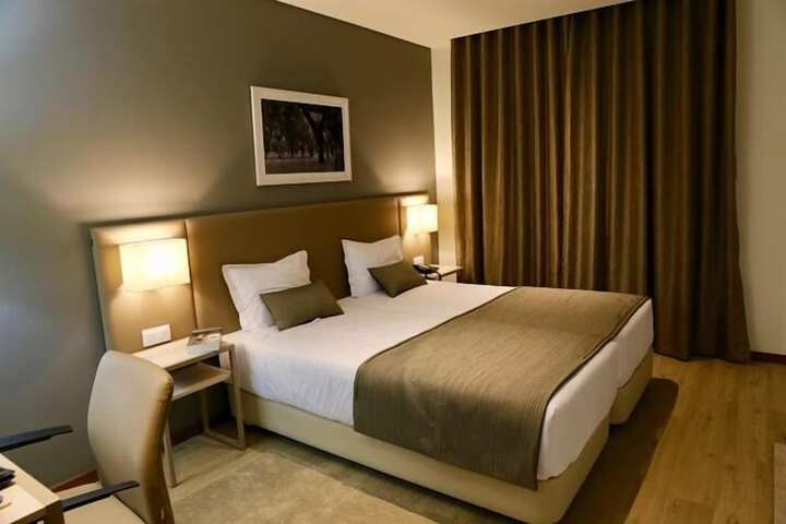 Room 14 of 32
