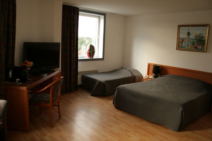 Room 9 of 19