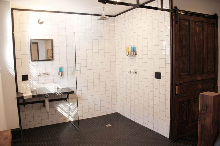 Premium Double Room Private Bathroom City View 205 Council Room (86 of 132)