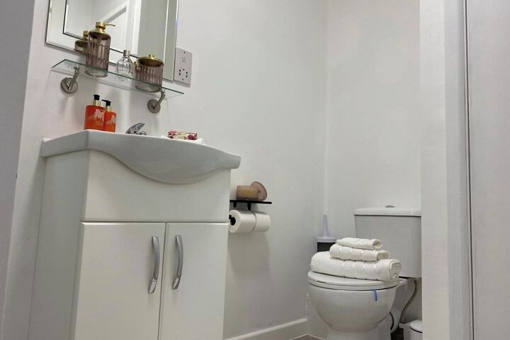 Room 4 of 75