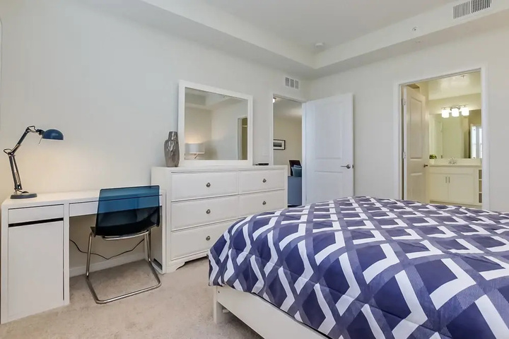 Room 6 of 25