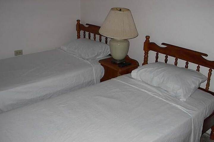 Room 7 of 32