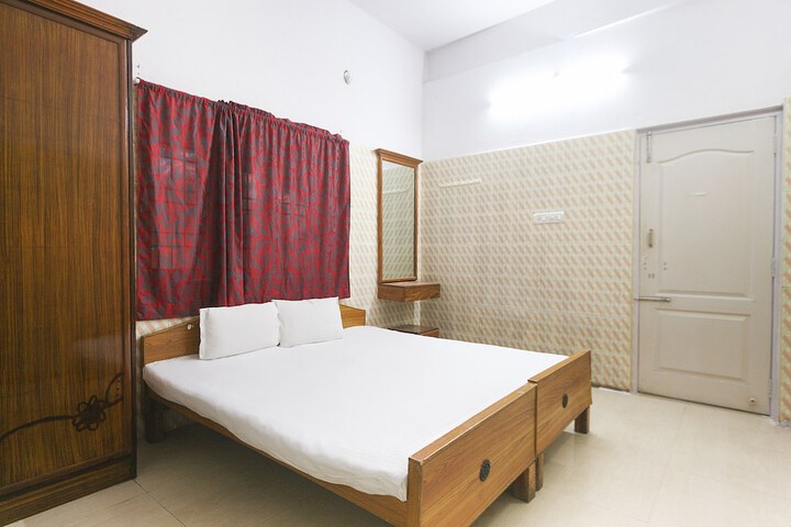 Room 8 of 14