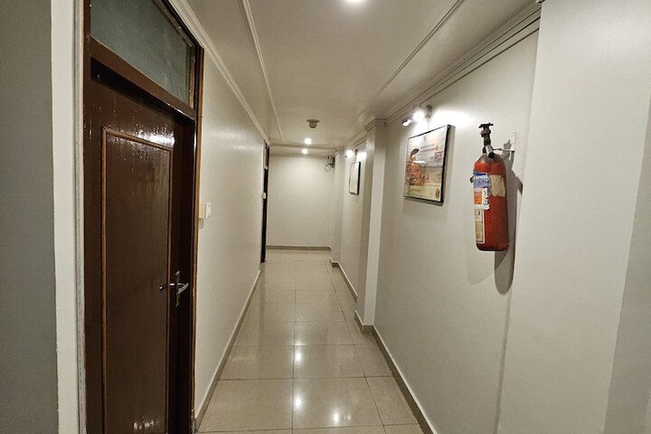 Room 9 of 12