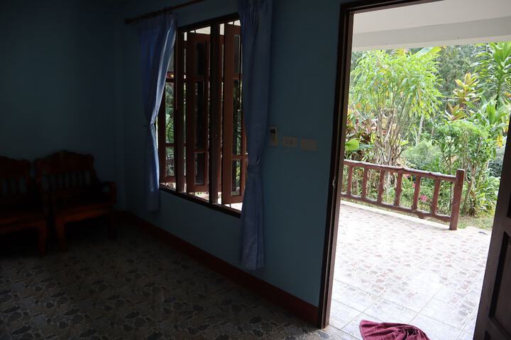 Room 33 of 43