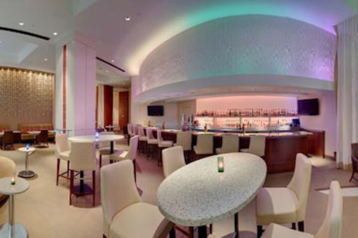 Lounge 65 of 121