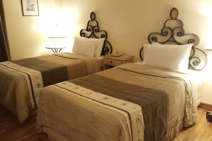 Room 8 of 40
