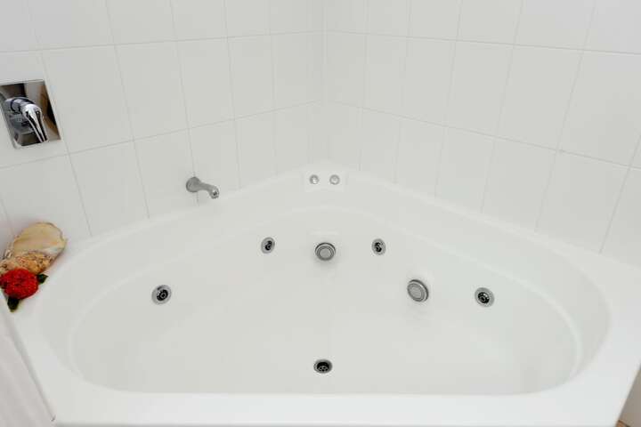 Hot Tub 56 of 72
