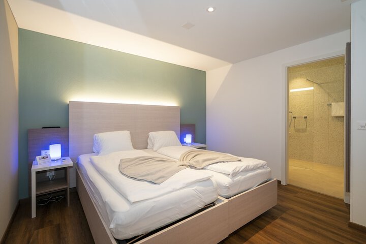 Room 40 of 146