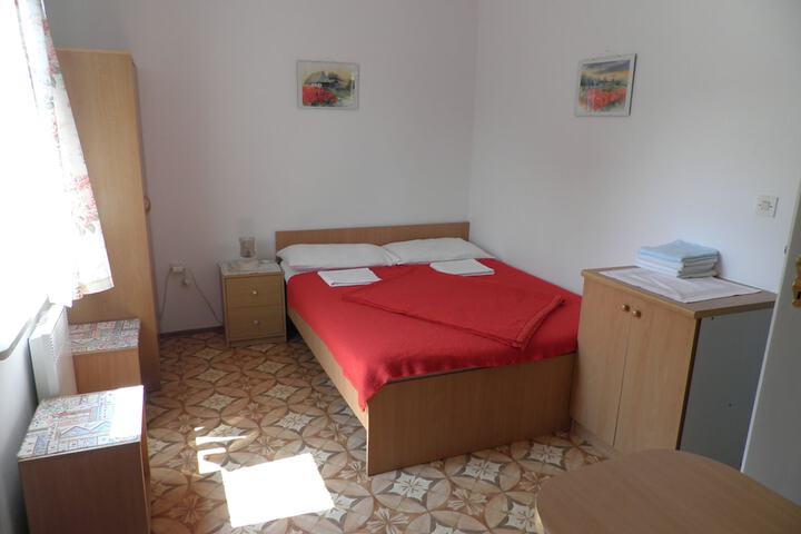 Room 8 of 74
