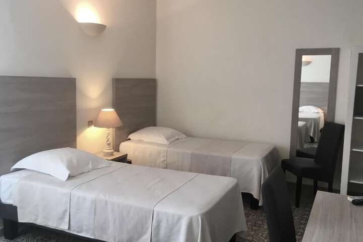 Room 17 of 48