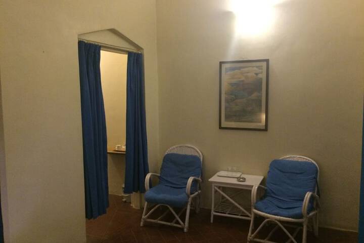 Room 29 of 233