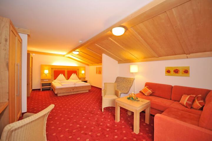 Room 4 of 70