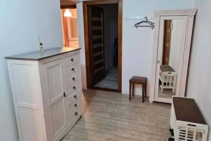 Room 4 of 10