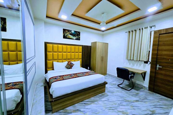 Room 52 of 60