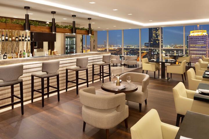 Lounge 105 of 120